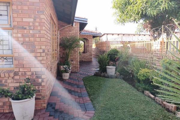 Stunning newly renovated beutiful house is for sale in Mabopane .This house is situated in block U ,a well developed area in Mabopane  ...