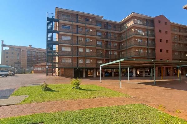 Top floor unit, however there is a Lift.
 Near all main roads and Outsurance.
2 Bedroom, Both large and have built in cupboards 
1 Full ...