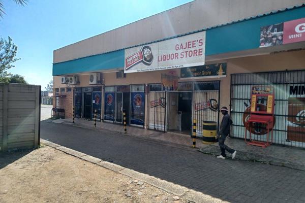 This six hundred square meters premises in a very active part of Lennoxton is available for sale to the budding entrepreneur or ...