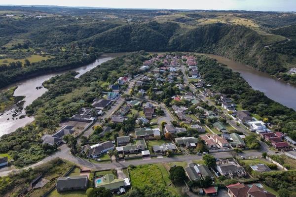 The epitome of exclusivity with this extraordinary 6000 square meters of vacant land in Gonubie. Offering enchanting panoramic views ...