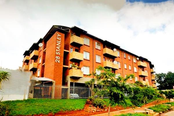 Price dropped... This spacious apartment is situated in the hub of Braamfontein Werf. ...