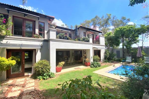 This immaculate  double storey cluster is situated in the prestigious Sandton Country ...