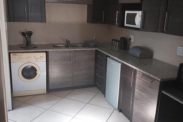 This property is fully furnished and offers the following:
1 Bedroom and bathroom
Lounge and open plan kitchen 
Carport 
Included ...