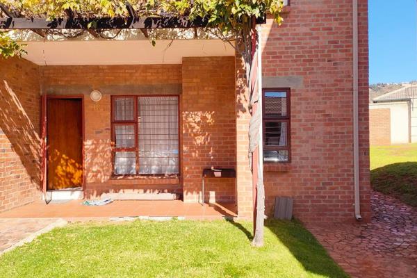 This lovely unit is situated in Bushmill Complex in Amorosa, with direct access to Doreen Road and Hendrik Potgieter.

The unit ...