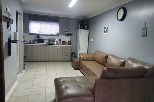 One Bedroom, semi furnished flat to let in Universitas, close to University of the Free State.  This very neat, modern and cosy little ...