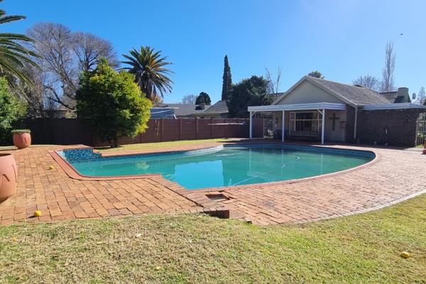 Wow! 4-Bedroom house in Meyerton

Picture perfect family house + entertainers dream 
When entering this amazing property you are ...