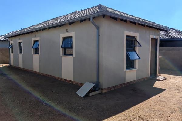 Property for sale in Clayville ext 77 with 3 tiled bedrooms . Main is en suite with a shower , basin and toilet. 

Separate tiled ...