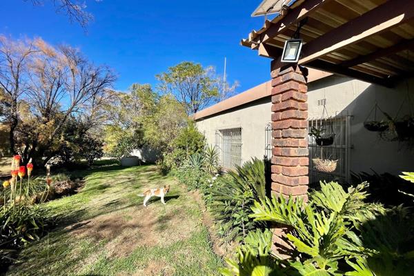 This 10-hectare small holding offers a convenient location with easy access to the R42 road
The property includes two spacious family ...