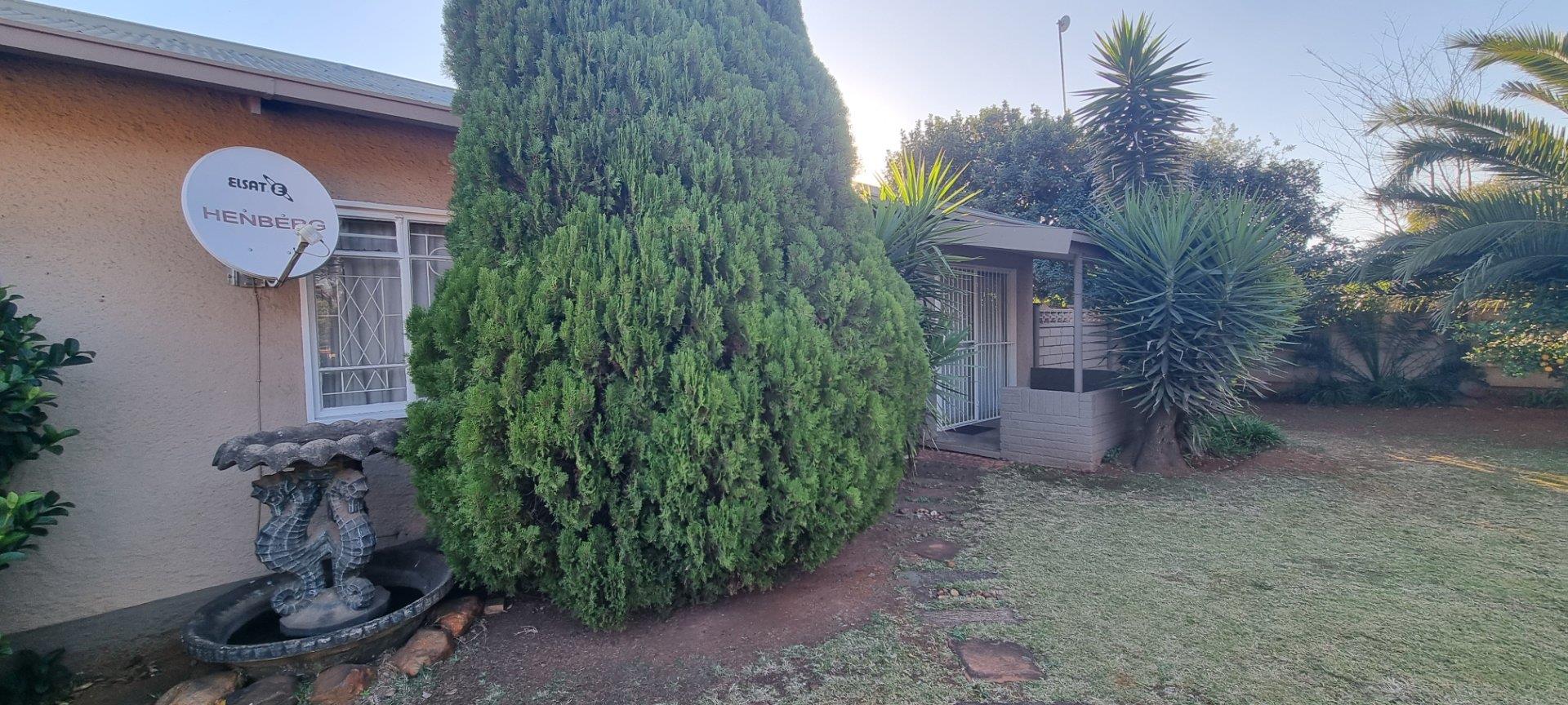 3 Bedroom House for sale in Vanderbijlpark CW 6 P24112799272