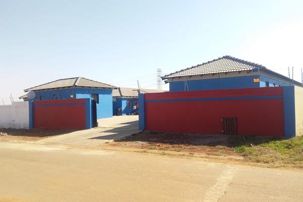 This unit offers 2 bedrooms, open plan kitchen , bathroom with basin, toilet and a shower
A secured property, close to N3 ...