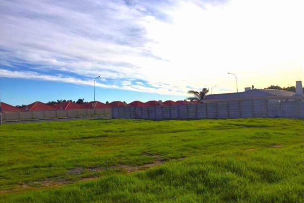 3 Vacant stands right next to each other. Potential development opportunity in a wonderful position with good access to Cape Town and ...