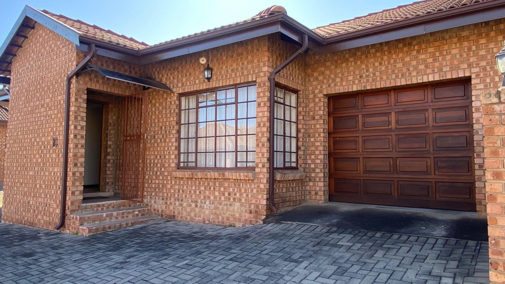 Townhouses to rent in Newcastle Newcastle Property