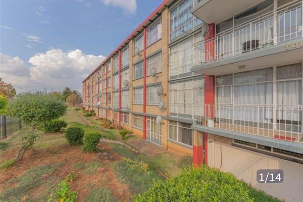 This apartment is situated opposite Life Roseacres Hospital.
Offers 2 bedrooms, 1 bathroom
Lounge and dining area and fitted ...