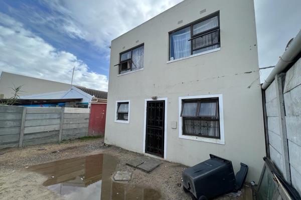 This double-story house is located in the heart of Phoenix Phase 1 and it&#39;s ideal for a big family or an investor.

Ground ...