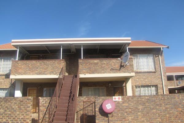 Two bedroom apartments/flat for sale in River View Estate in Pretoria west close to a Golf court and a shopping complex as well. Sought ...