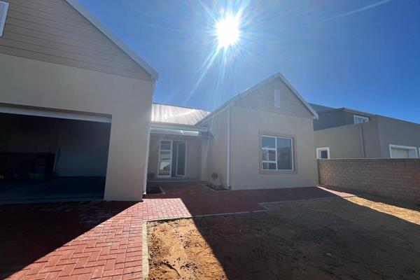 This newly built house offers the following:
3 bedrooms with BIC and tiled floors
2 full bathrooms
Modern kitchen with BIC
Small ...