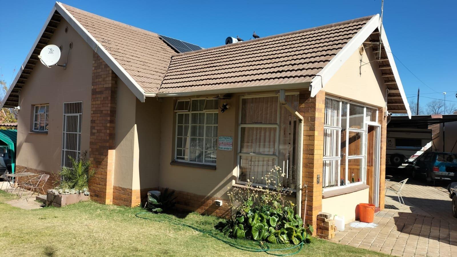 3 Bedroom House for sale in Stilfontein - P24-112808840