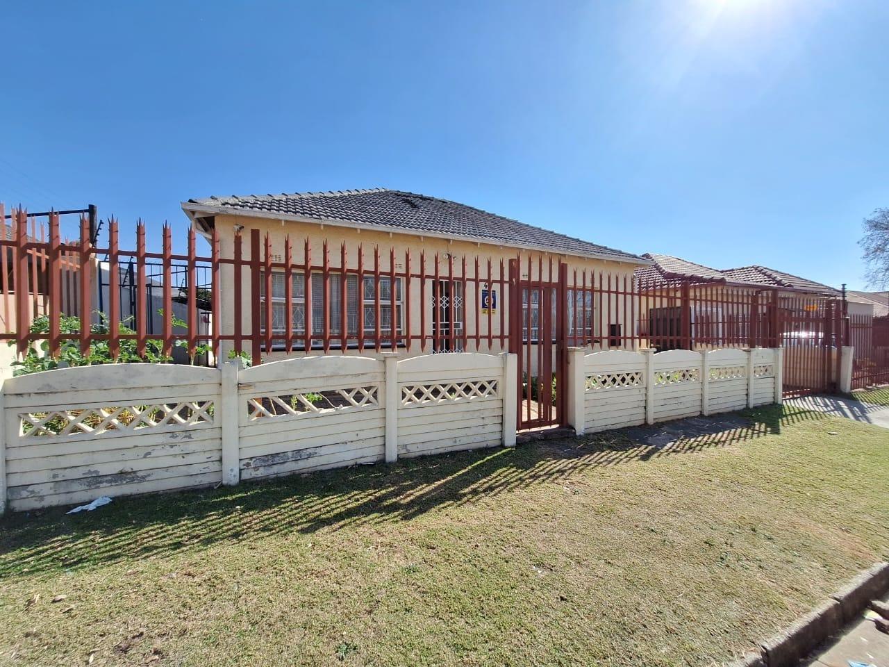 3 Bedroom House for sale in Regents Park P24112814601