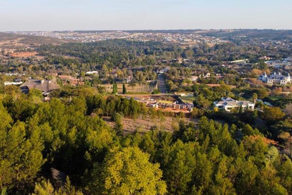 This jewel of a stand is one of the last opportunities to own a piece of the sought after Mooikloof equestrian estate, waking up to ...