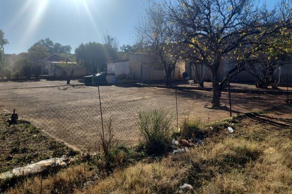 This erf is located in the shooting diamond village of Jagersfontein. It is located in the upper part of the town and is within walking ...