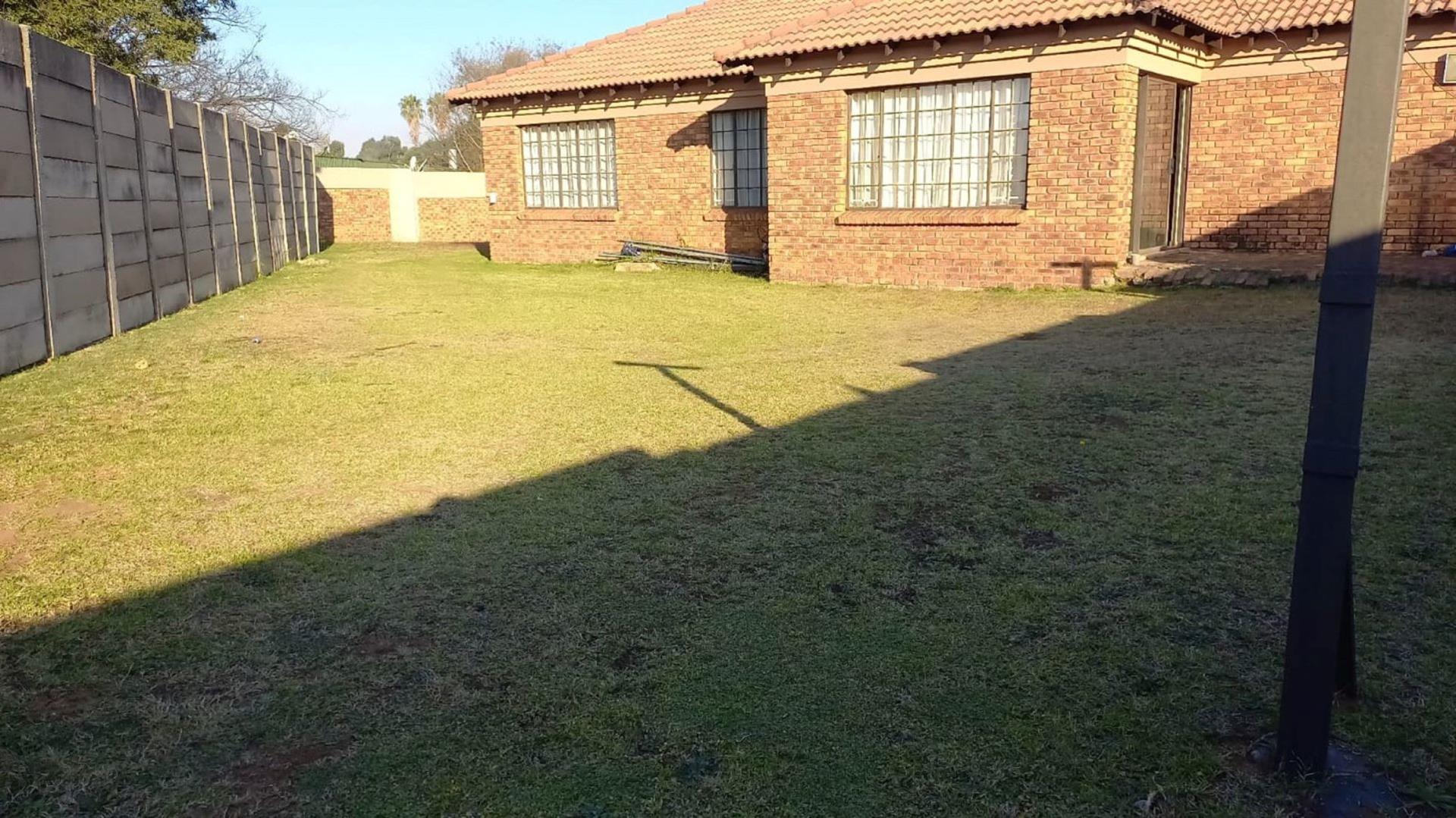 3 Bedroom House for sale in Modder East P24112821426