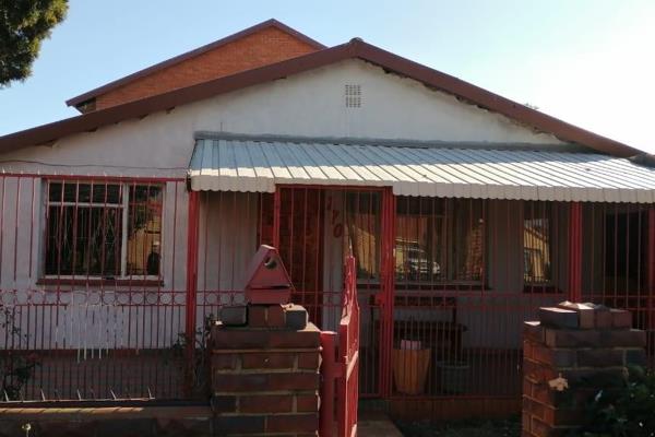 Centrally situated on one of the busiest roads in Lenasia and within close proximity to schools, filling stations, places of worship ...