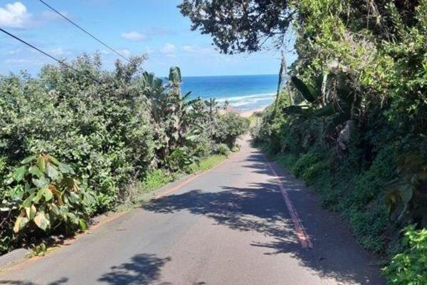 LAND : INVESTORS / BUYERS ALERT

964 square metres of descending land on the sea side with huge potential for development for the ...