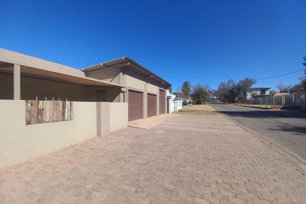 3 BEDROOM HOUSE WITH FLATLET to rent

The following is on offer on this property situated close to the CBD in a residential area.
3 ...