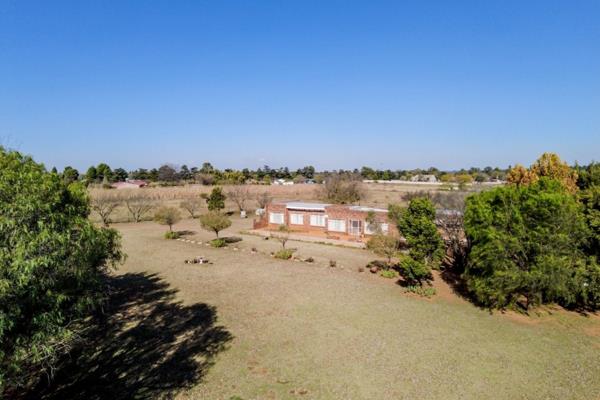 2.14 ha - Small holding - near the tar road -in the best area of the plots.
3 Phase electricity, municipal water and borehole with ...