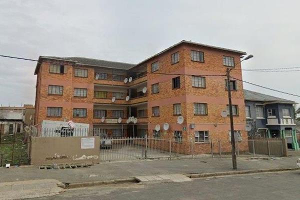 2 Bedrooms 
Secure complex 
Prepaid electricity
Parking in the complex