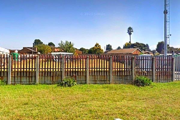 An incredible opportunity awaits you to own a magnificent vacant stand boasting a fully walled perimeter and an impressive 1116 square ...