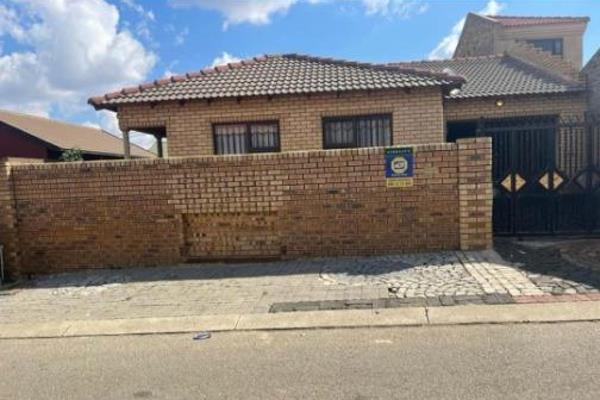 Property for sale in Naturena and it consists of the follwing , 4 bedrooms, 2 bathrooms ,big lounge ,  sitting room and double garage.