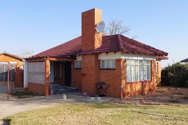 This charming house is now available for an incredible price of R390,000. Situated in a desirable location, this property offers ...