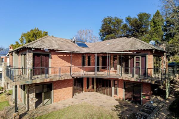 Nestled among the trees in a secluded section of Heidelbergkloof Nature Estate, sits a stunning split-level home offering 4 bedrooms in ...