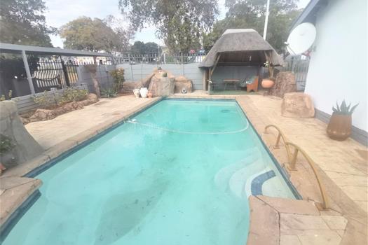 3 Bedroom House for sale in Daspoort