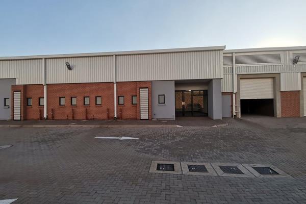 This spacious and versatile 596m2 warehouse property in Olifantsfontein is an ideal ...