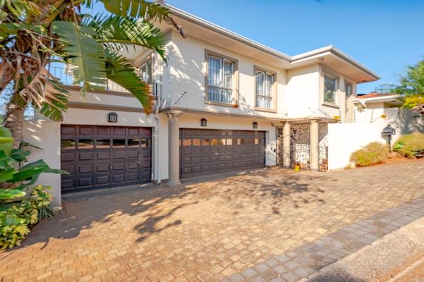 This magnificent home with high end finishes is not your average 4 bedroom, 3 and a half bathroom home!  Grand, spacious and on the ...