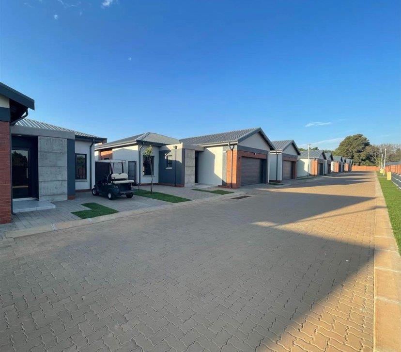 3 Bedroom Townhouse for sale in Kyalami Hills 16 Pannevis Road P24112845145