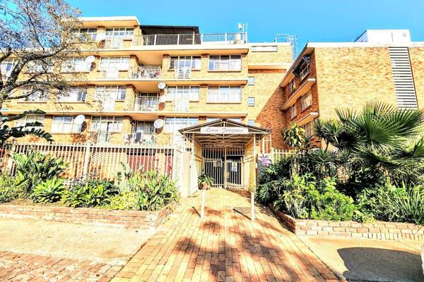 Three-bedroom apartment up for Grabs!!
3 bedrooms (one has a balcony)
1 bathroom
1 ...