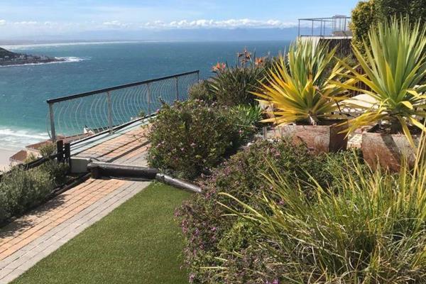 On top of the world&#39; with breathtaking ocean and mountain views.

This upmarket, fully furnished or un-furnished home is available ...