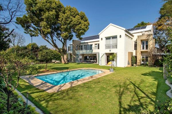 This modern family home in Bryanston offers a range of luxurious features and stylish finishes. Here are some highlights of the ...