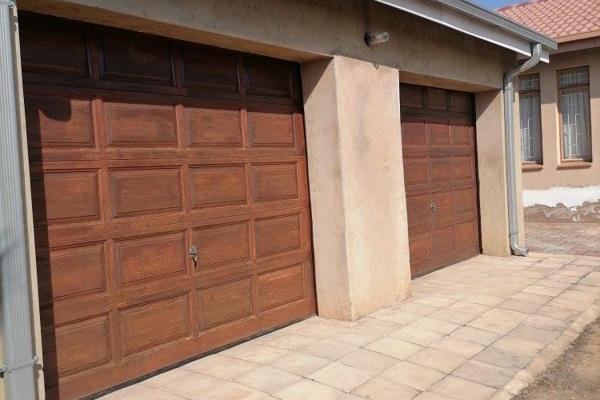 This house offers Three(3), bedroom , Two (2) bath (one en-suite), living area, dining room and spacious kitchen.
Out building offers ...