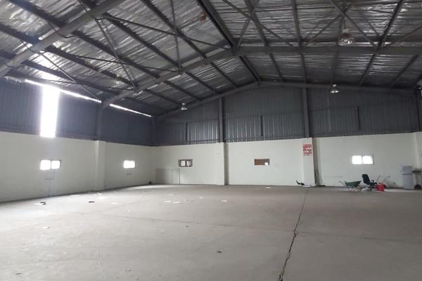 In CBD light industrial area this 400m&#178; property is for rent suitable for both retail and warehouse 

For more information ...