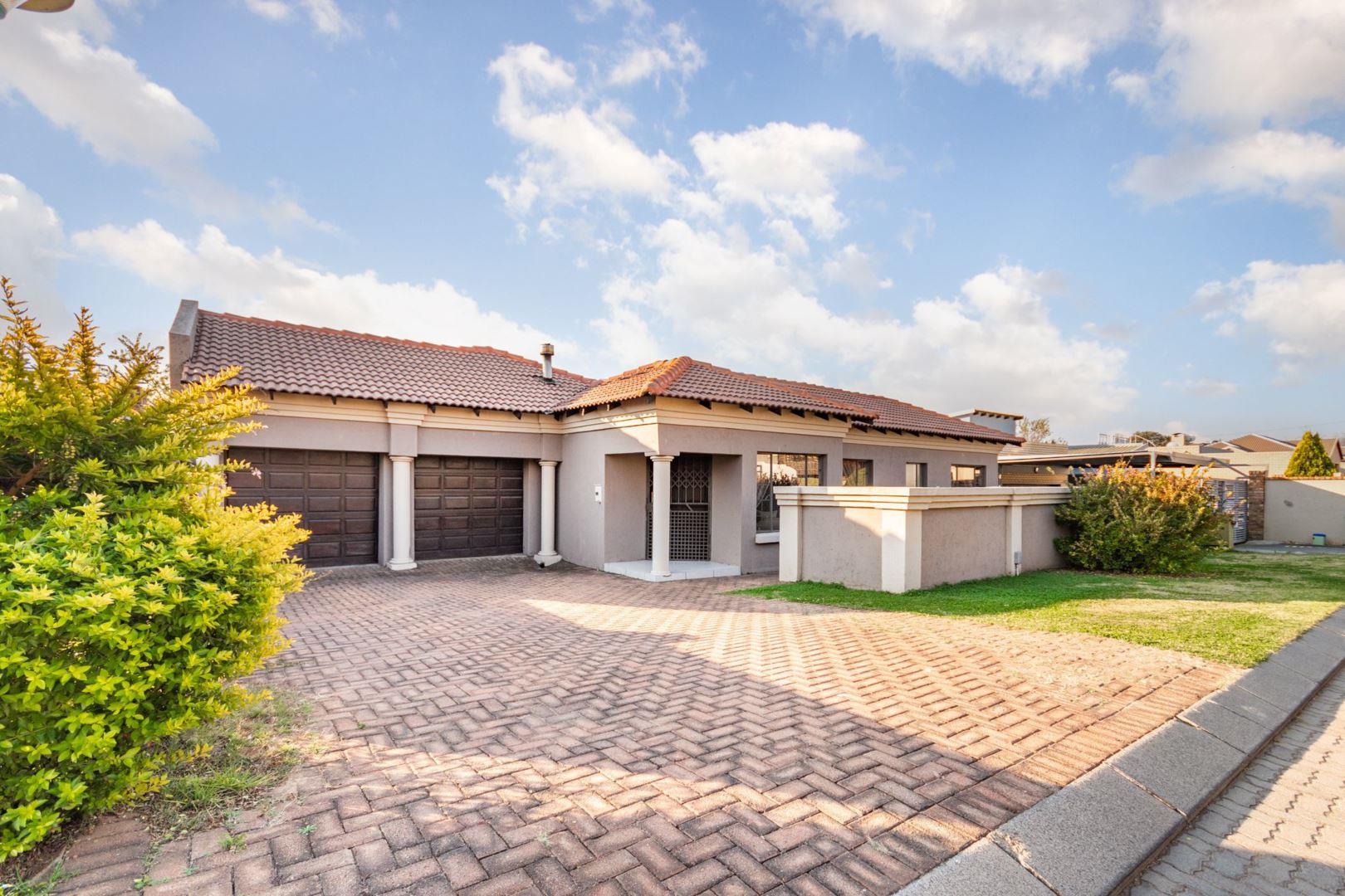 3 Bedroom House for sale in Terenure 4 Soetverblyf Street P24112862503