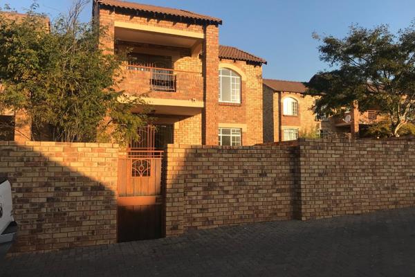 2 Bedroom Townhouse To Let in Mooikloof Ridge
Envision a cozy two-bedroom home, complete with a full bathroom and a spacious lounge ...