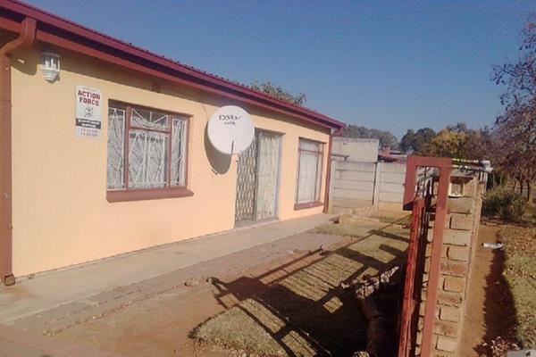 What A Bargain!!!
3 Bedroom House For Sale In Randlespark – Klerksdorp
Lovely Beautiful And Spacious 3 Bedrooms, 2 Bathrooms ...