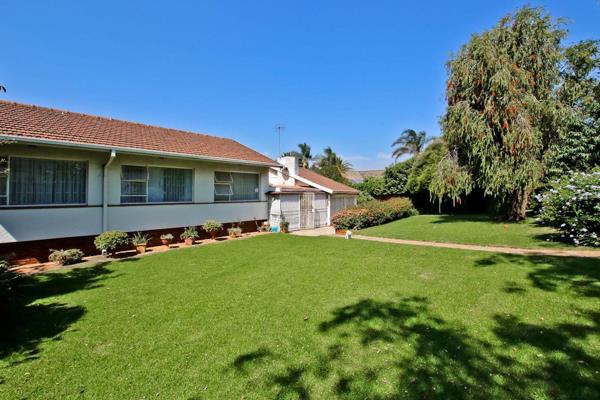 This lovely home was built by the owner 60 years ago. Lounge/dining room, neat kitchen with breakfast nook. Enclosed sun porch, 3 ...