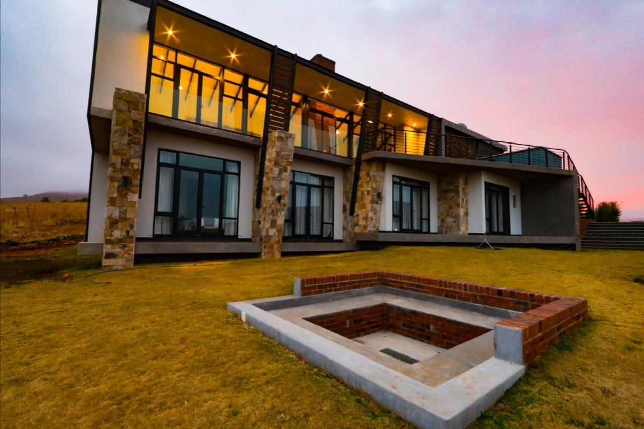 5 Bedroom House for sale in Highland Gate Golf and Trout Estate P24