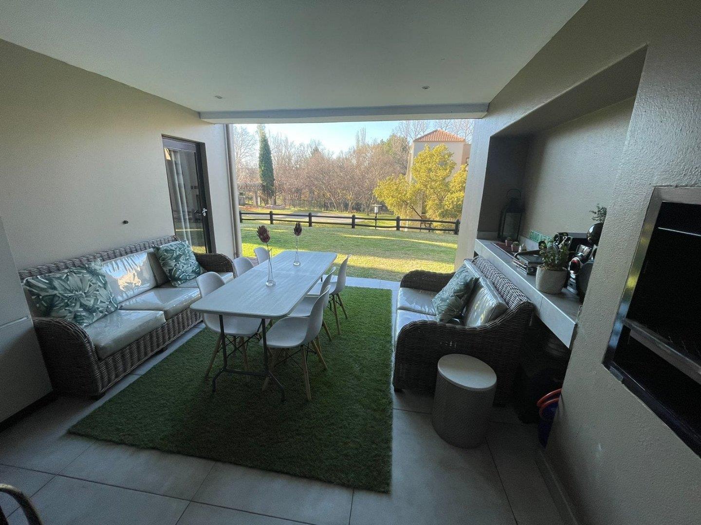 3 Bedroom Townhouse for sale in Emfuleni Golf Estate P24112870580