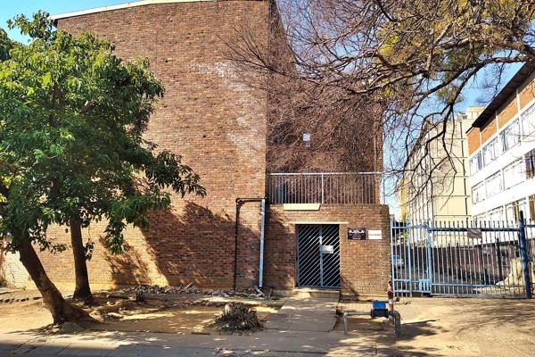 86sqm townhouse situated in the east of Sunnyside Pretoria.
This unit offers the following features: 2 large bedrooms, at the upper ...